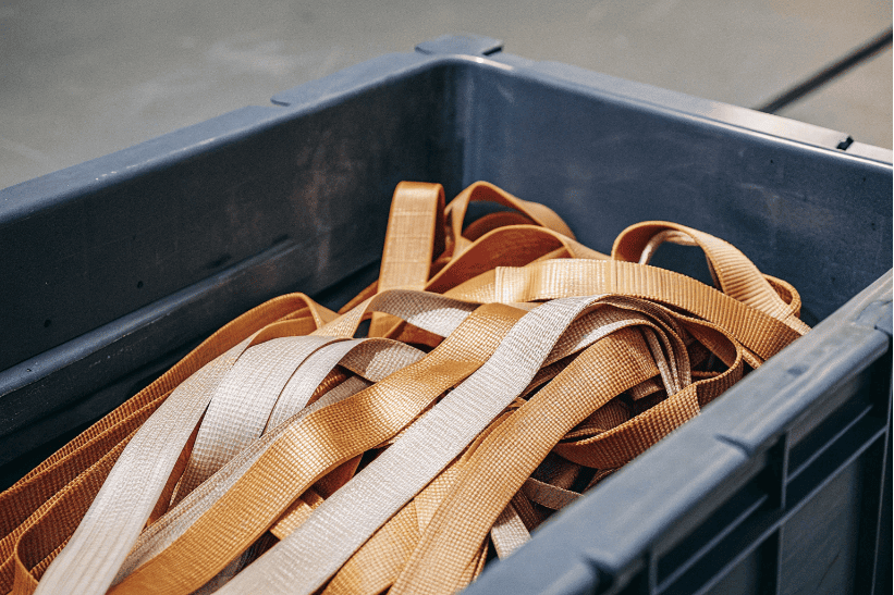 Cleanly cut PP straps in a bin