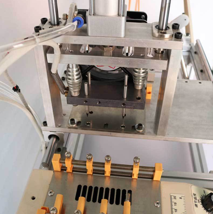 Industrial automatic webbing cutting machine with heavy-duty construction