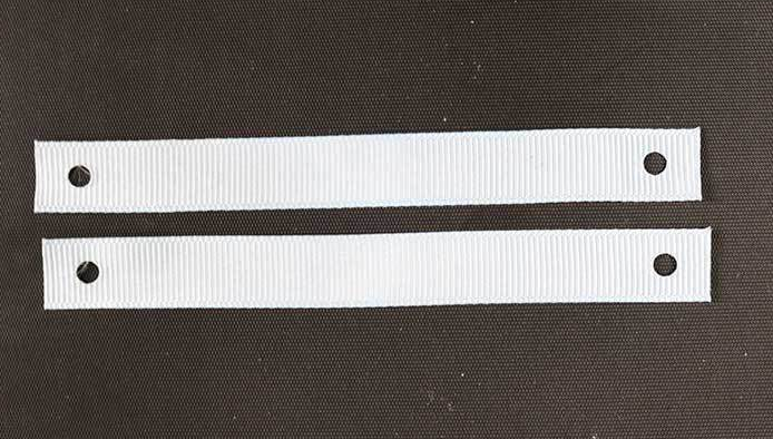 Cleaning carbon residue from hot knife blade