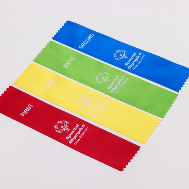 Clean hot cut nylon webbing edge with sealed fiber finish