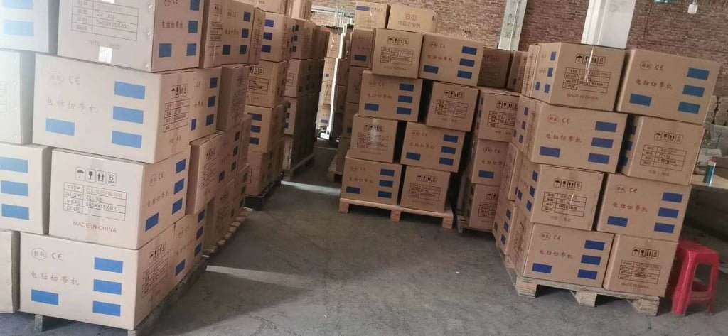 Wooden export packaging for industrial cutting machines